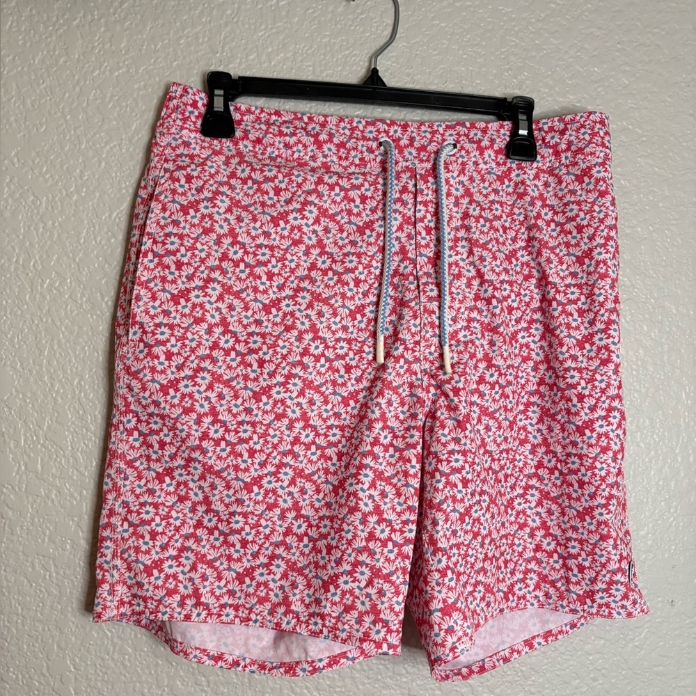 JOHNNIE-O half elastic 7" surf shorts in taffy floral red white medium swim